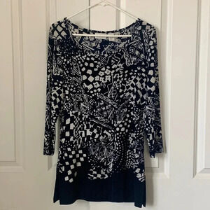 Chico’s Travelers Art to Wear Stretch Tunic Top Blue and White Size 0
